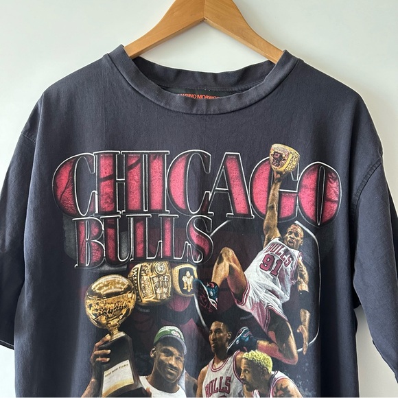 Marino Morwood • Chicago Bulls NBA Graphic Tee Shirt - Picture 2 of 6